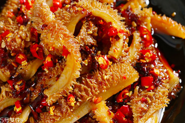 牛肚為什么有黑有白 原來(lái)是這個(gè)原因 牛肚為什么有黑有白 原來(lái)是這個(gè)原因