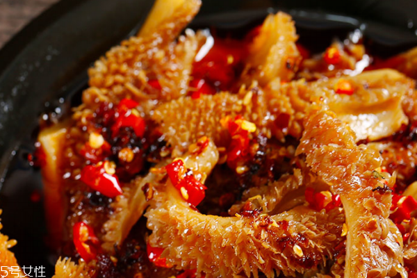 牛肚為什么咬不動(dòng) 因?yàn)榛鸷虿粔? alt=