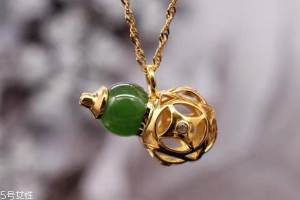 金鑲玉吊墜怎么鑒別 這幾點要看清 金鑲玉吊墜怎么鑒別 這幾點要看清