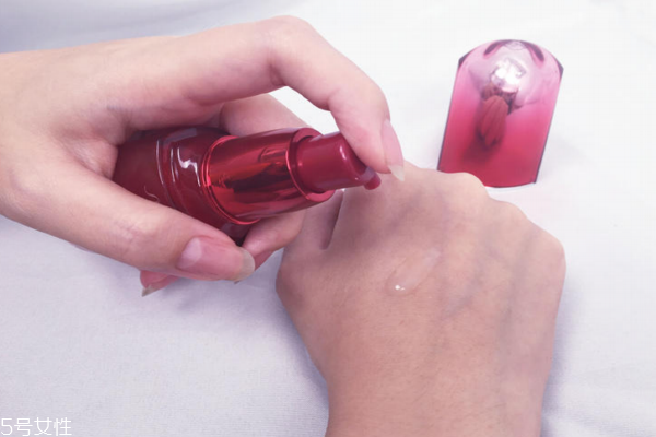 資生堂紅腰子升級(jí)版油不油 油皮用著完全無(wú)壓力 資生堂紅腰子升級(jí)版油不油 油皮用著完全無(wú)壓力