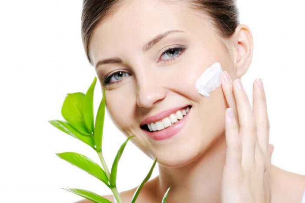 一到冬天臉上煩人的小黑點就出來了 一到冬天臉上煩人的小黑點就出來了