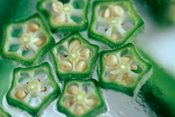 秋葵怎么切？最好焯水后再切