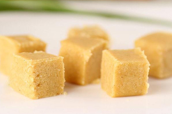 電烤箱怎么做綠豆糕？太黃或太綠的綠豆糕不要買