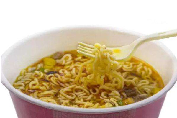 為什么方便面是卷曲的形狀？這些人最好少吃