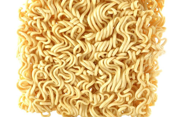 為什么方便面是卷曲的形狀？這些人最好少吃