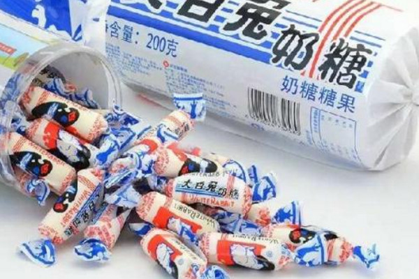 為什么大白兔奶糖包一層糯米糖紙？老版糖紙比一斤糖還貴