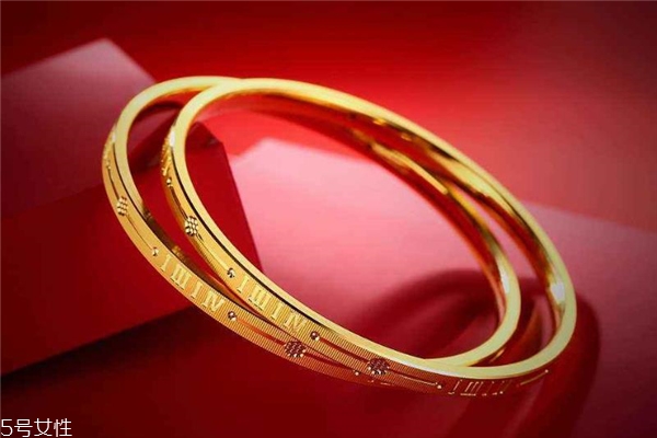 黃金手鐲可以戴右手嗎 容易磨損