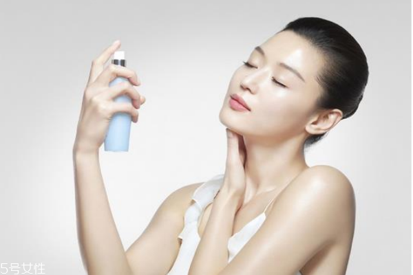 痘痘肌怎么補(bǔ)水 痘痘肌適合用的乳液推薦 痘痘肌怎么補(bǔ)水 痘痘肌適合用的乳液推薦