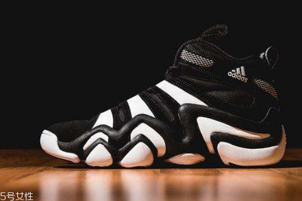 籃球鞋適合打羽毛球嗎 要選對(duì)款式 籃球鞋適合打羽毛球嗎 要選對(duì)款式