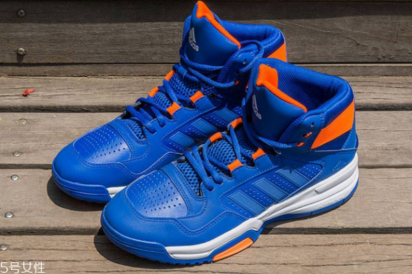 籃球鞋適合打羽毛球嗎 要選對(duì)款式 籃球鞋適合打羽毛球嗎 要選對(duì)款式