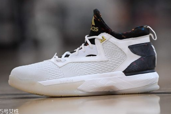 籃球鞋底磨平了怎么辦 當心不防滑 籃球鞋底磨平了怎么辦 當心不防滑