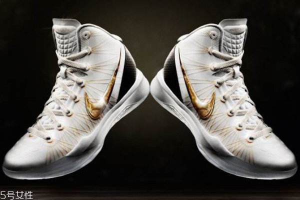 籃球鞋的碳板有什么用 在運(yùn)動中很關(guān)鍵 籃球鞋的碳板有什么用 在運(yùn)動中很關(guān)鍵