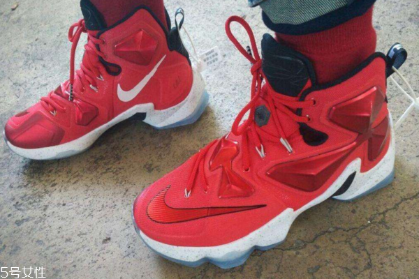 籃球鞋的碳板有什么用 在運(yùn)動中很關(guān)鍵 籃球鞋的碳板有什么用 在運(yùn)動中很關(guān)鍵