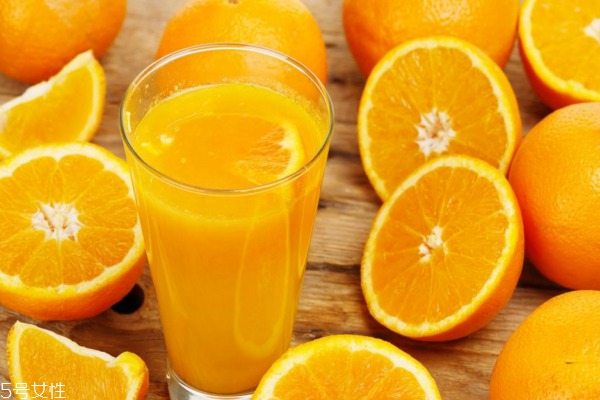 橙子為什么酸 因?yàn)楹袡幟仕? alt=