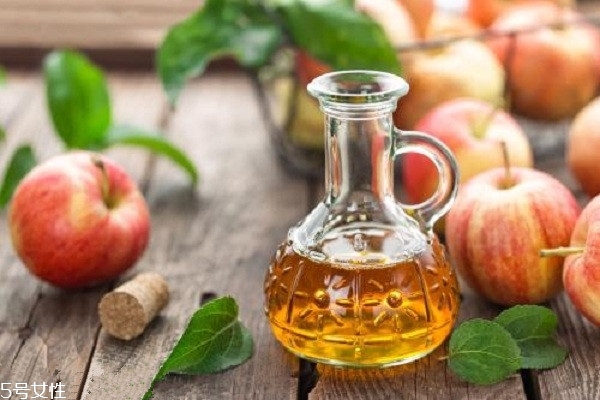 喝蘋(píng)果醋能降尿酸嗎 有一定作用但不可迷信