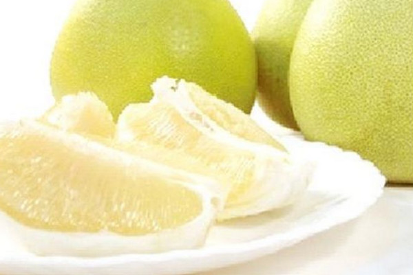 吃沙田柚對(duì)身體有什么好處？買(mǎi)的時(shí)候一掂二摸三擠壓