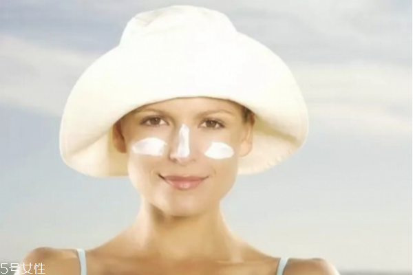 防曬噴霧和防曬霜的區(qū)別 兩者防曬效果不一樣 防曬噴霧和防曬霜的區(qū)別 兩者防曬效果不一樣