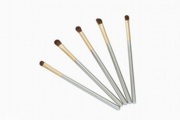 新手要用多少支化妝刷 5支化妝刷讓你如魚得水 新手要用多少支化妝刷 5支化妝刷讓你如魚得水