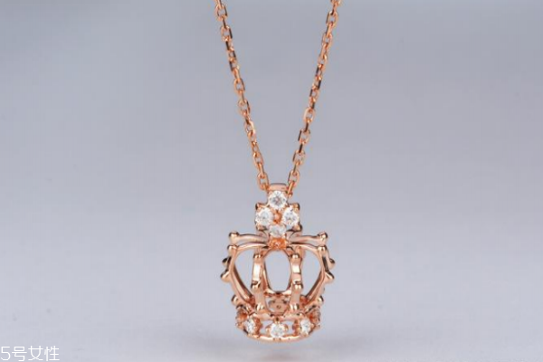 皇冠鉆石吊墜寓意 每個女生的公主夢 皇冠鉆石吊墜寓意 每個女生的公主夢