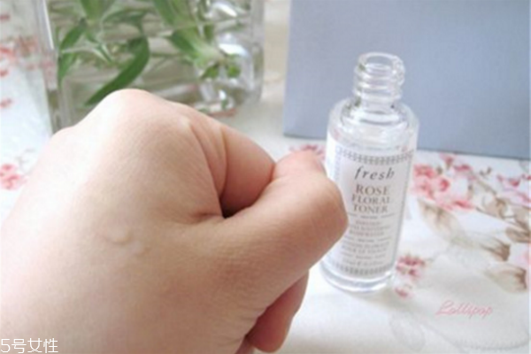 fresh玫瑰水怎么辨真假 馥蕾詩玫瑰水真假分辨 fresh玫瑰水怎么辨真假 馥蕾詩玫瑰水真假分辨