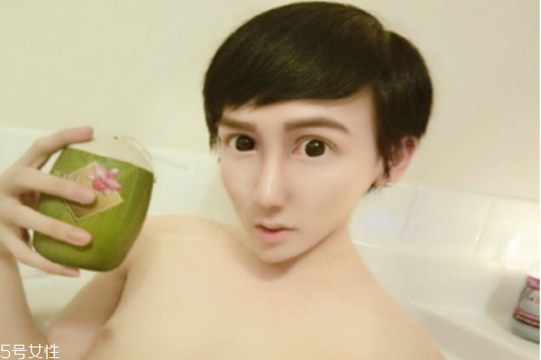 蛇精男劉梓晨 整容界奇葩 也是沒誰了 蛇精男劉梓晨 整容界奇葩 也是沒誰了