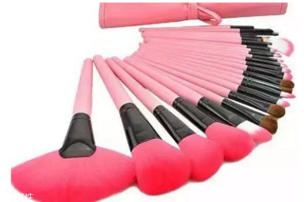 油性皮膚喜歡掉妝，小編來教你怎么辦