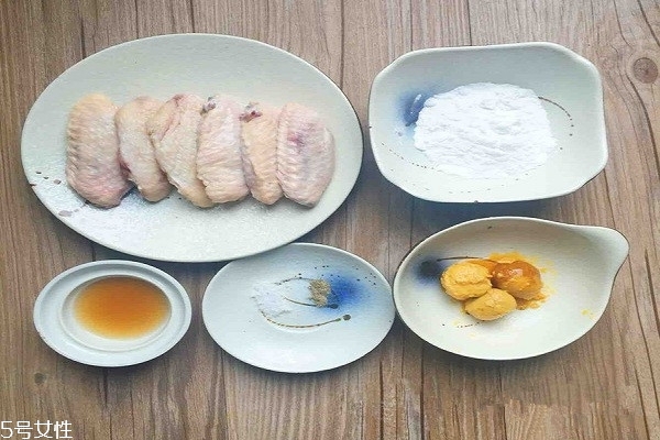 蛋黃雞翅怎么做 蛋黃和雞翅更配哦 蛋黃雞翅怎么做 蛋黃和雞翅更配哦