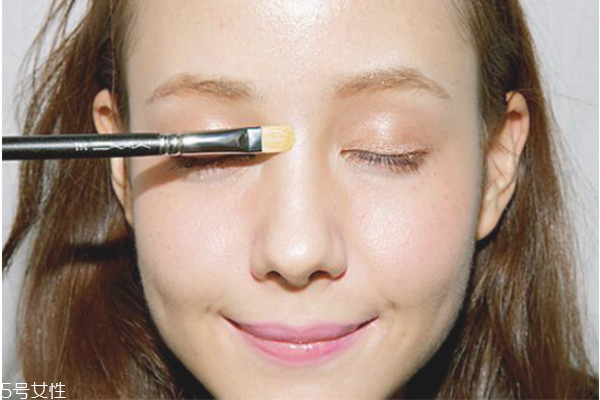 眼影選擇什么顏色好看 這些顏色你值得擁有 眼影選擇什么顏色好看 這些顏色你值得擁有