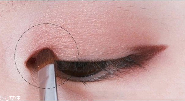 眼影怎么壓盤 讓你的眼影煥然一新 眼影怎么壓盤 讓你的眼影煥然一新