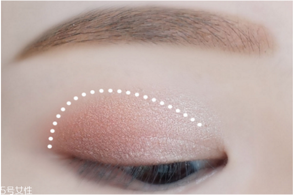 三色眼影怎么畫 三色眼影的畫法步驟圖 三色眼影怎么畫 三色眼影的畫法步驟圖