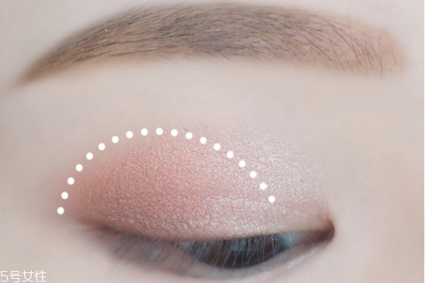 三色眼影怎么畫 三色眼影的畫法步驟圖 三色眼影怎么畫 三色眼影的畫法步驟圖