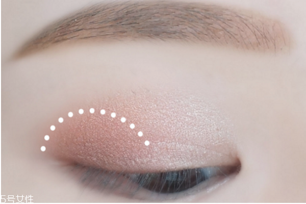 三色眼影怎么畫 三色眼影的畫法步驟圖 三色眼影怎么畫 三色眼影的畫法步驟圖