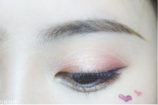 人魚姬眼影怎么畫 人魚姬眼妝教程 人魚姬眼影怎么畫 人魚姬眼妝教程