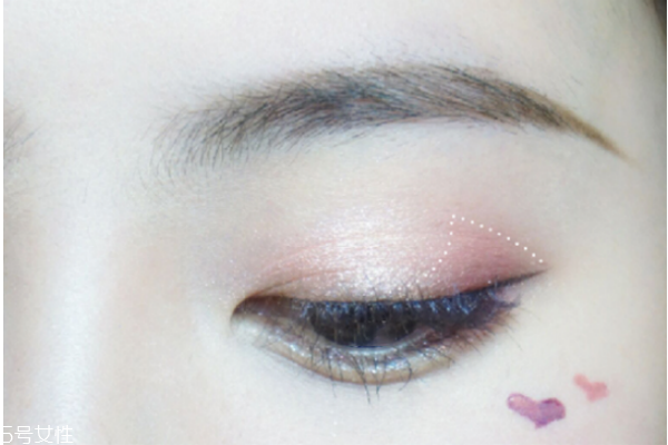 人魚姬眼影怎么畫 人魚姬眼妝教程 人魚姬眼影怎么畫 人魚姬眼妝教程