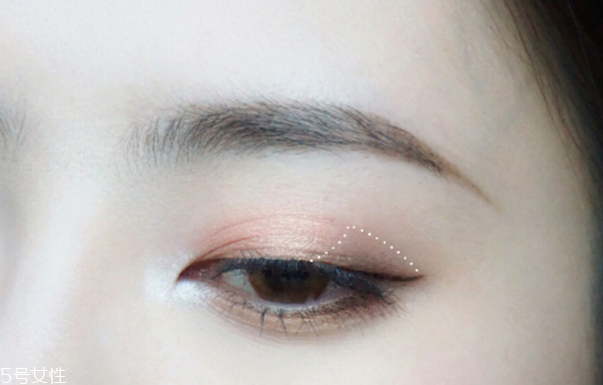 人魚姬眼影怎么畫 人魚姬眼妝教程 人魚姬眼影怎么畫 人魚姬眼妝教程