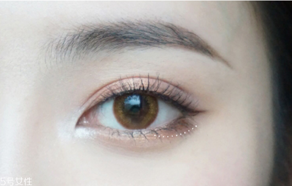 人魚姬眼影怎么畫 人魚姬眼妝教程 人魚姬眼影怎么畫 人魚姬眼妝教程