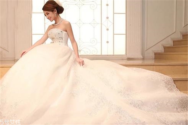 抹胸婚紗適合矮個(gè)子嗎 要了解自己的身材 抹胸婚紗適合矮個(gè)子嗎 要了解自己的身材