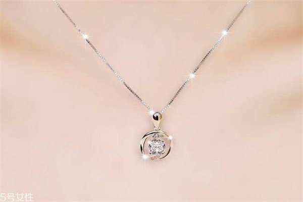 銀項鏈為什么會變黑 由這些原因?qū)е? alt=