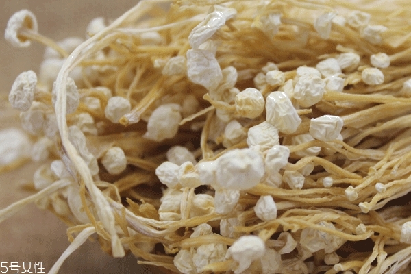 金針菇為什么有酒味 因為發(fā)酵了 金針菇為什么有酒味 因為發(fā)酵了