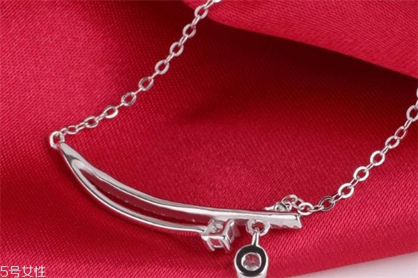 銀項(xiàng)鏈變黑是生病了嗎 沒有直接聯(lián)系 銀項(xiàng)鏈變黑是生病了嗎 沒有直接聯(lián)系