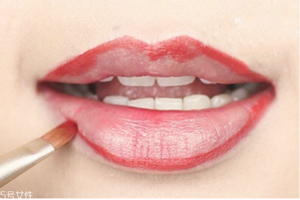 紅唇怎么畫好看 一支唇膏打造八種唇妝 紅唇怎么畫好看 一支唇膏打造八種唇妝