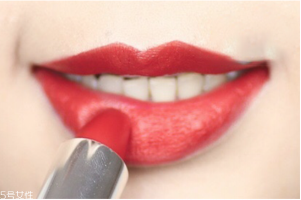 紅唇怎么畫好看 一支唇膏打造八種唇妝 紅唇怎么畫好看 一支唇膏打造八種唇妝