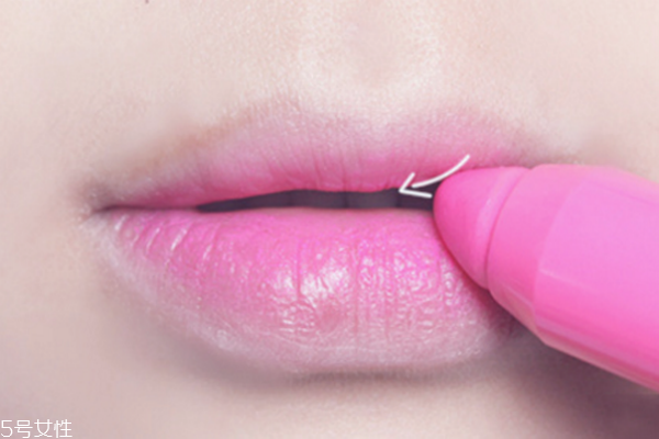 紅唇怎么畫好看 一支唇膏打造八種唇妝 紅唇怎么畫好看 一支唇膏打造八種唇妝