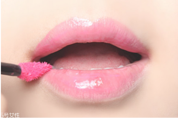 口紅的畫(huà)法步驟 簡(jiǎn)單易上手的畫(huà)唇大法 口紅的畫(huà)法步驟 簡(jiǎn)單易上手的畫(huà)唇大法