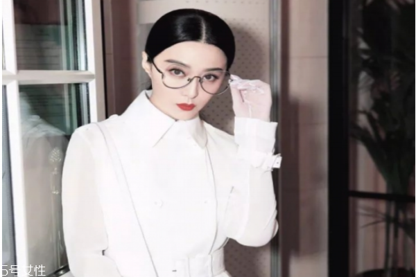 口紅的畫(huà)法步驟 簡(jiǎn)單易上手的畫(huà)唇大法 口紅的畫(huà)法步驟 簡(jiǎn)單易上手的畫(huà)唇大法