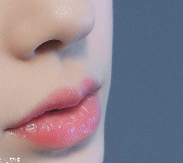 口紅的畫(huà)法步驟 簡(jiǎn)單易上手的畫(huà)唇大法 口紅的畫(huà)法步驟 簡(jiǎn)單易上手的畫(huà)唇大法