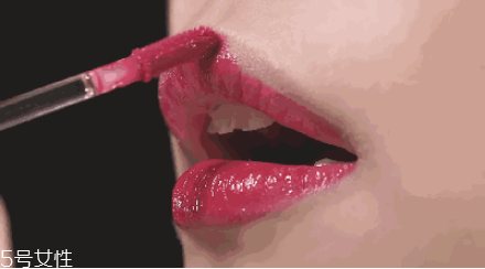 口紅的畫(huà)法步驟 簡(jiǎn)單易上手的畫(huà)唇大法 口紅的畫(huà)法步驟 簡(jiǎn)單易上手的畫(huà)唇大法