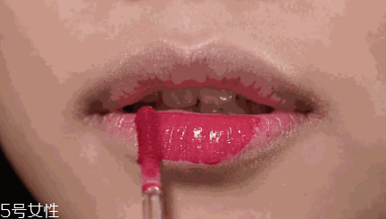 口紅的畫(huà)法步驟 簡(jiǎn)單易上手的畫(huà)唇大法 口紅的畫(huà)法步驟 簡(jiǎn)單易上手的畫(huà)唇大法