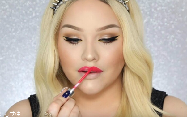 口紅的畫(huà)法步驟 簡(jiǎn)單易上手的畫(huà)唇大法 口紅的畫(huà)法步驟 簡(jiǎn)單易上手的畫(huà)唇大法