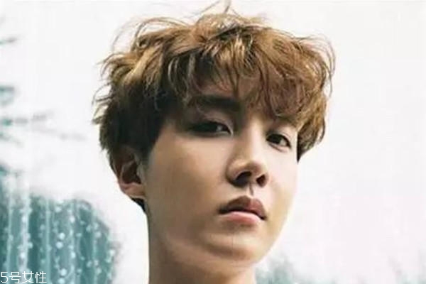 男生發(fā)量少適合什么發(fā)型 利落兩邊鏟拯救形象 男生發(fā)量少適合什么發(fā)型 利落兩邊鏟拯救形象